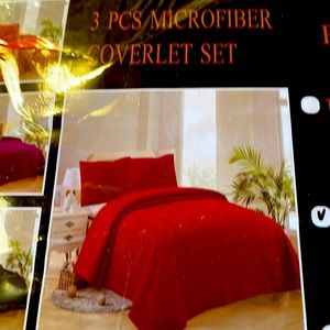 Rachel 3 pcs  coverlet set Color: beige  Queen 100” X 104” + 22x2 x26”. NEW